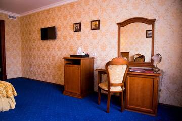 Двухместный номер «Комфорт» с 2 отдельными кроватями - Пакет услуг «Новогодний» в Гостинице Пушкарская Слобода